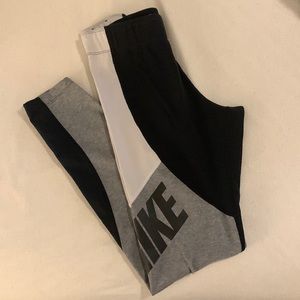 Colorblock women’s Nike leggings